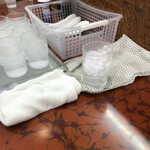 赤坂味一 - 6番カウンターからカエシが見えます。7番カウンター席なら手を伸ばせば取れます。