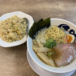 Mongo Iramen - もんごいらーめん(魚介味)、ランチセット(ハーフチャーハン)