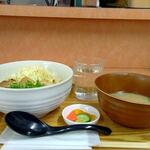 小さな食堂 ヒロ - 自家製チャーシュー丼 (税込)580円 ※角度を変えて (2023.02.10)