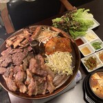 [First of all, this is it! ] Charcoal-Yakiniku (Grilled meat) 3-piece SET