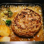 焼肉ホルモンブンゴ - 令和5年2月 ランチタイム
            レアハンバーグ定食220g 1500円
            サラダ、スープ、ご飯付き