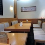 高玉 - １１時半過ぎに入店したので未だ店内の席には余裕がありましたが流石に１２時位にはカウンターも含めて満席になってました。
