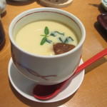 高玉 - お寿司を食べ終わる頃合いを見計らってアツアツの茶碗蒸しが届けられランチコースの終了です。
