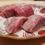 Edo Yakiniku - 鹿児島県産の神のハラミ　手前はシマチョウの揉みだれ