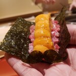 江戸焼肉 - 雲丹ドック　純血但馬万葉牛のランプのユッケと北海道産の馬糞ウニ