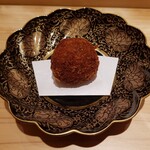 江戸焼肉 - メンチカツ　サーロインとハラミを手切りして、テールスープ、塩で味付け。