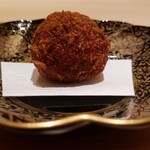 江戸焼肉 - メンチカツ　サーロインとハラミを手切りして、テールスープ、塩で味付け。
