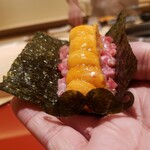 江戸焼肉 - 雲丹ドック　純血但馬万葉牛のランプのユッケと北海道産の馬糞ウニ