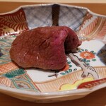 江戸焼肉 - 純血但馬万葉牛のシャトーブリアン　繊維にそった肉味を感じるカット
