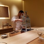 江戸焼肉 - かき氷機　近重さん自ら …… 