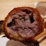 江戸焼肉 - メンチカツ　素晴らしい断面❗　サーロインとハラミを手切りして、テールスープ、塩で味付け。