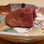 江戸焼肉 - 純血但馬万葉牛のシャトーブリアン　繊維にそった肉味を感じるカット