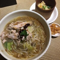 天厨菜館 渋谷店 - よだれ鶏汁そば　竹筒炒飯セット