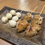 ひな鶏唐揚 新次郎 - 骨抜き手羽先とうずら