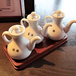 縁香園 - テーブル上の調味料