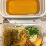 丸亀製麺 - かしわ天うどん弁当②(2段式弁当なのです。素晴らしい！)