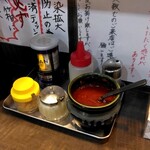 Yokohama Ie Kei Ra-Men Sakutaya - 卓上味変調味料