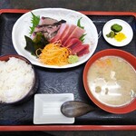 KANSEI - マグロとサワラの刺身定食＆豚汁