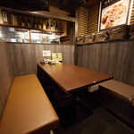 炭火と笑いの台所 とりすけ 難波本店 - 内観５～6名様BOX席