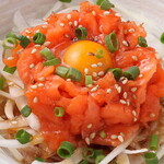 Salmon salted yukhoe