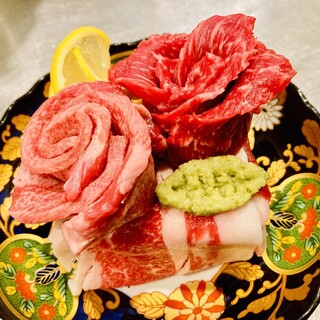 《High-cost Yakiniku (Grilled meat)》 《Meat cake for anniversaries and birthdays》