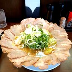 たく味 - ビジュアル的にも圧倒されるチャ－シュ－メン