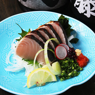 Enjoy Okayama's specialty "Mackerel" as sashimi or seared to your liking.