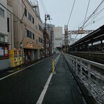 Tegami sha - つつじヶ丘駅北側の道路