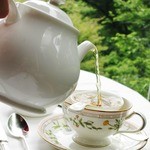 最初の1杯は店員さんが注いでくれます。