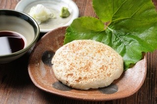 Makuragi - 店主オススメ!!挽きたてのそば粉を使用したそばがきは、外はパリッと中はもちもちの食感。