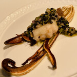 フォリオリーナ・デッラ・ポルタ・フォルトゥーナ - 下敷きはラディッキオのグリル。真ん中が子牛の胸腺です