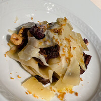 フォリオリーナ・デッラ・ポルタ・フォルトゥーナ - 蝦夷鹿のフィレのラグーのパッパルデッレ