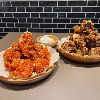 “CRISPYCHICKENn'TOMATO”的南韓雞肉