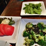 町の居酒屋　西菜 - "枝豆とトマトとブロッコリー"