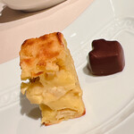 フォリオリーナ・デッラ・ポルタ・フォルトゥーナ - 林檎の焼き菓子とマスカルポーネのチョコレート。これが抜群にウンマイ