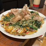 Okonomiyaki kiyotarou - 貧血改善のほうれん草とレバーのお好み焼き。予約要です。