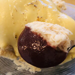 サカノウエカフェ - こちらにはあんこソースを合わせて！焼き芋とあんこ合わないはずがないよね〜！