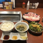 赤坂焼肉 うしや - Aセット1100円　カルビ　タン　豚カルビ　豚トロ　150g