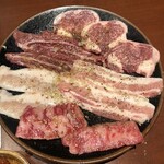 赤坂焼肉 うしや - Aセット1100円　カルビ　タン　豚カルビ　豚トロ　150g