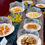 パティスリー＆ブーランジェリー ラ・パルム・ドール - 焼菓子類コーナー