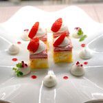 パティスリー＆ブーランジェリー ラ・パルム・ドール - いちごケーキ＠スポンジと生クリームの土台に自家製苺ジャムと苺ムース