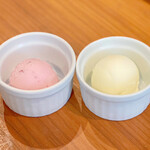 パティスリー＆ブーランジェリー ラ・パルム・ドール - 〆のテーブルサービス＠苺とバニラのアイス