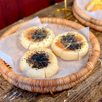 パティスリー＆ブーランジェリー ラ・パルム・ドール - 黒ごまチーズ