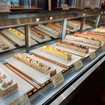 パティスリー＆ブーランジェリー ラ・パルム・ドール - ショーケース（2023.2）