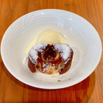 パティスリー＆ブーランジェリー ラ・パルム・ドール - フォンダンショコラ＠中からチョコがとろけました