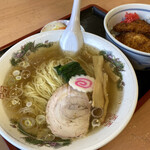 Ramen Ayado - 醤油ラーメンは綺麗なスープ