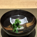 日本料理FUJI - えぼ鯛と海老芋の椀物。驚くのが、えぼ鯛。
      とても繊細な身質で、ほろほろと溶けていきながら、口の中に旨みを残して消えていく…
      こんな上品なお魚だったっけ？