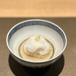 Nihon Ryouri Fuji - 金目鯛の蕪蒸し。いきなり美味しい♪
                銀餡の優しいお出汁が、金目のふくよかな旨みをそっと支える一品。