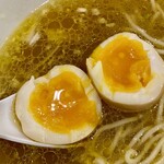 鶏そば カヲル - 半熟の味玉