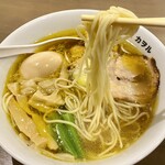 鶏そば カヲル - 中太ストレート麺